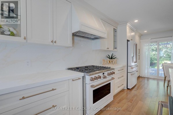 107 Crawford Rose Drive, Aurora, ON, photo 3