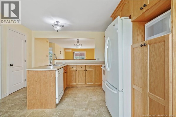 4pc Bathroom - 107 Firmin, Dieppe, NB E1A8G3 Photo 5