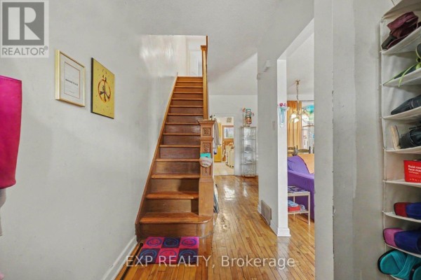 Living room - 107 Hopewell Avenue, Ottawa, ON K1S2Y9 Photo 4