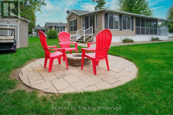 Living room - 107 Madawaska Trail, Wasaga Beach, ON L9Z1X7 Photo 2