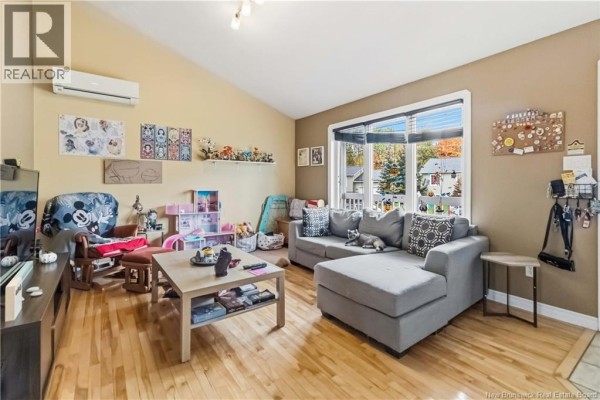 Living room - 107 Rue Cyril, Dieppe, NB E1A8R7 Photo 5