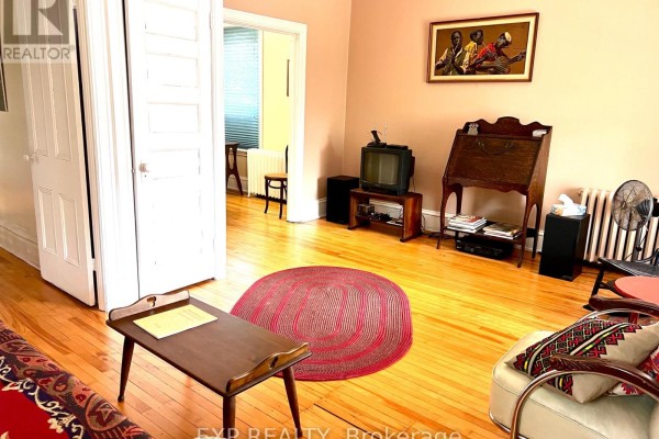 Living room - 107 Spadina Avenue, Ottawa, ON K1Y2B9 Photo 5