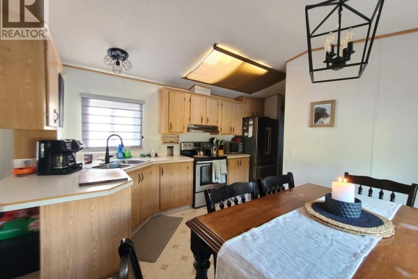 Bedroom 2 - 1070 4th Avenue, Valemount, BC V0E2Z0 Photo 4