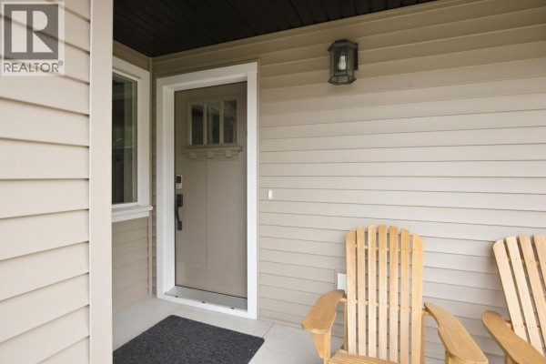 1070 Celia Crescent, Gibsons, BC V0N1V7 Photo 2