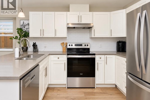 1070 Celia Crescent, Gibsons, BC V0N1V7 Photo 5