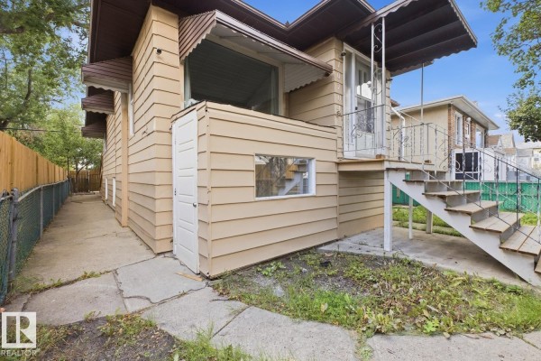 Kitchen - 10704 96 St Nw, Edmonton, AB T5H2J6 Photo 3