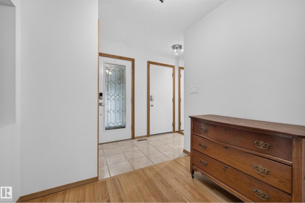 Family room - 10706 33a Av Nw, Edmonton, AB T6J3B7 Photo 4