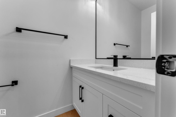 Bedroom 2 - 10709 98 St, Morinville, AB T8R2R2 Photo 5