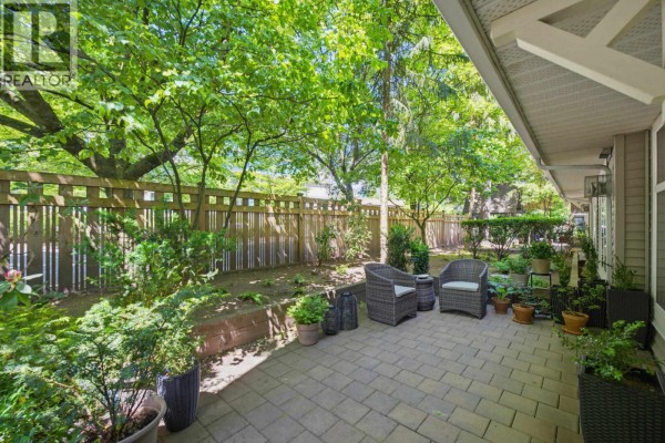 1071 Lynn Valley Road, North Vancouver, BC V7J1Z6 Photo 2