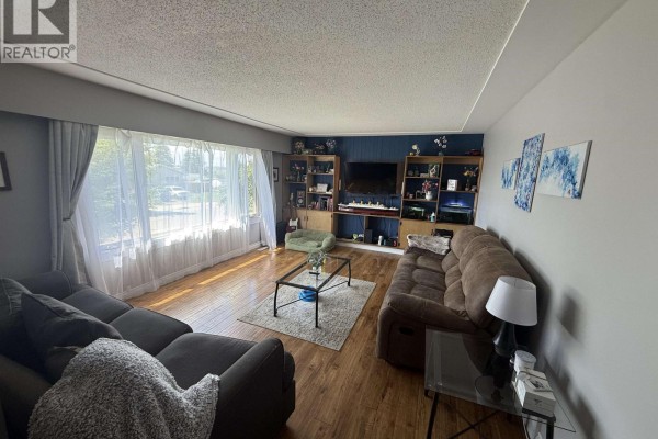 10712 102 Avenue, Fort St  John, BC, photo 3