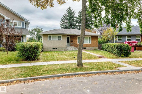 Primary Bedroom - 10715 133 St Nw, Edmonton, AB T5M1G7 Photo 4