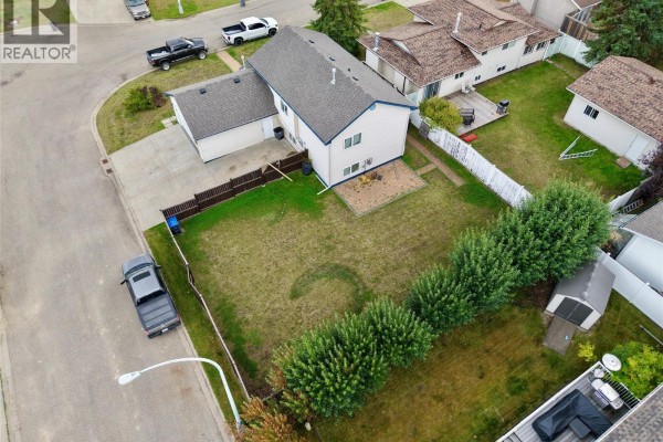 10717 Cyprus Court, Dawson Creek, BC, photo 2