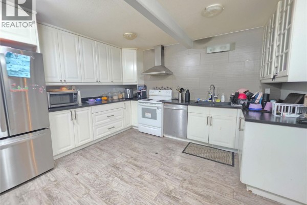 4pc Bathroom - 1072 104th Street, North Battleford, SK S9A1N4 Photo 4