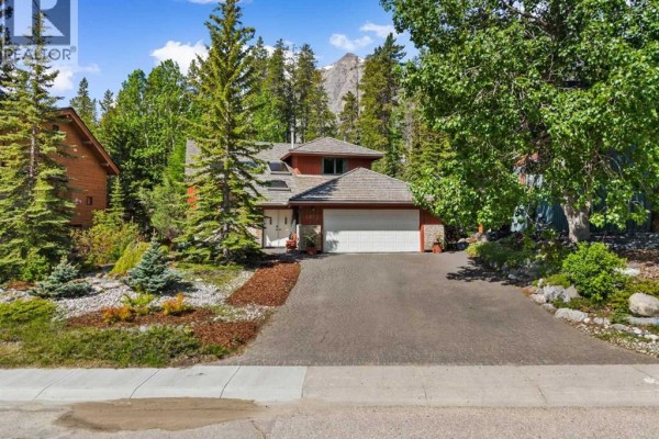 Living room - 1072 Evergreen, Canmore, AB T1W2P9 Photo 2