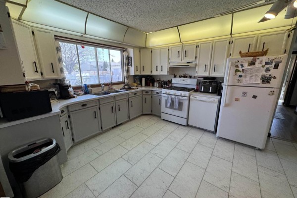 Primary Bedroom - 10723 108 Av, Westlock, AB T7P1C7 Photo 5