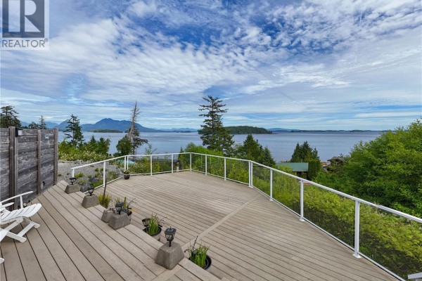1073 Fifth Ave, Ucluelet, BC V0R3A0 Photo 2