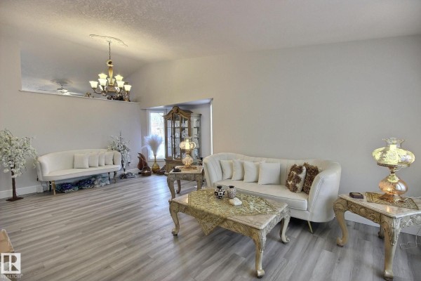 10735 Beaumaris Rd Nw, Edmonton, AB, photo 2