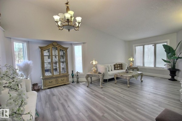 10735 Beaumaris Rd Nw, Edmonton, AB, photo 3