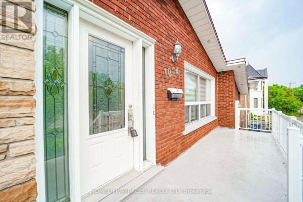 Kitchen - 1074 Midland Avenue, Toronto, ON M1K4G9 Photo 4