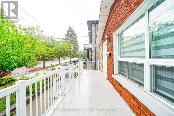 Eating area - 1074 Midland Avenue, Toronto, ON M1K4G9 Photo 5