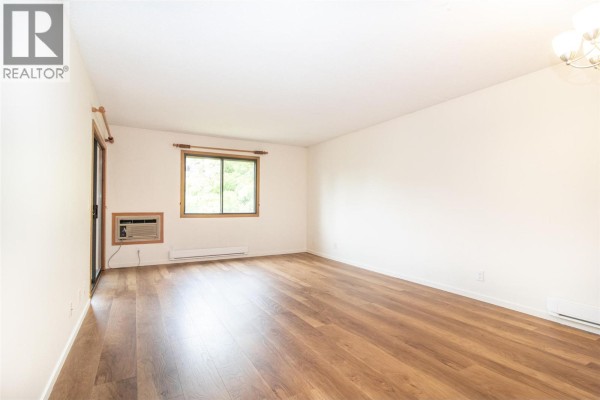 1075 Bernard Avenue Unit# 303, Kelowna, BC, photo 2