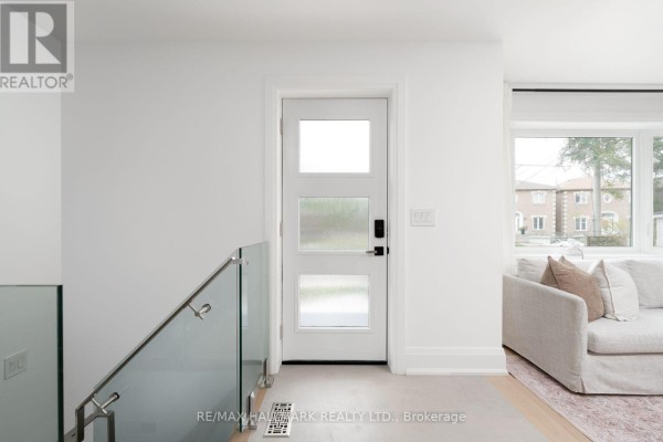 Primary Bedroom - 1075 Greenwood Avenue, Toronto, ON M4J4E2 Photo 4