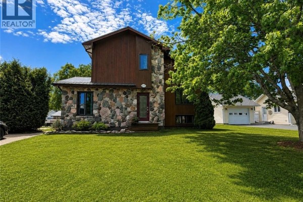 1075 Sycamore, Bathurst, NB, photo 2