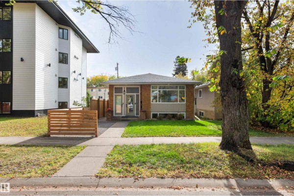 Dining room - 10753 79 Av Nw, Edmonton, AB T6E1S4 Photo 2
