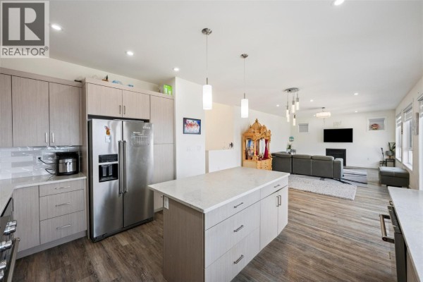 Living room - 1076 Syer Road, Penticton, BC V2A9G4 Photo 3