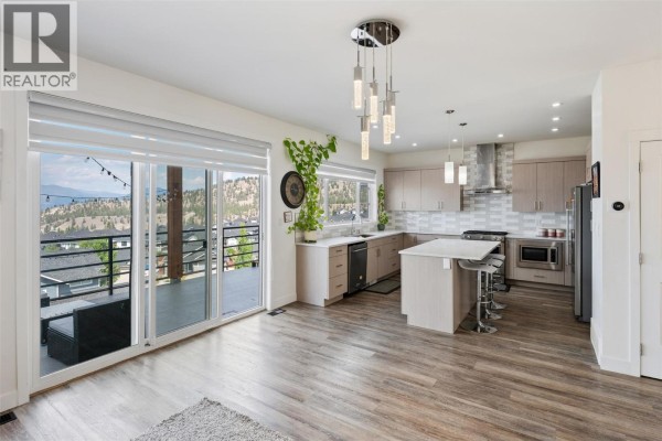 Kitchen - 1076 Syer Road, Penticton, BC V2A9G4 Photo 4