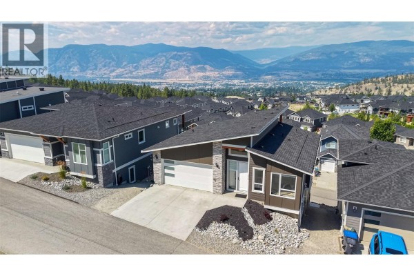 5pc Ensuite bath - 1076 Syer Road, Penticton, BC V2A9G4 Photo 5