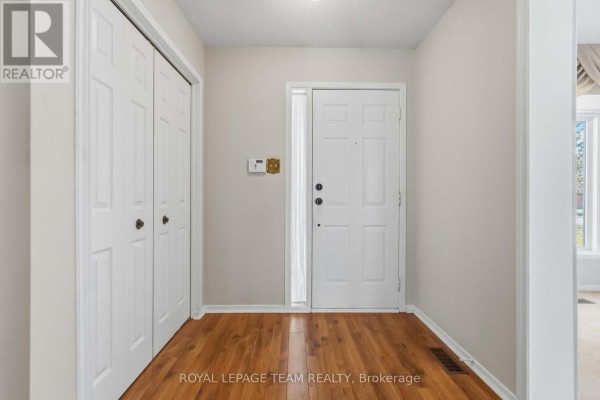 Primary Bedroom - 1078 Karsh Drive, Ottawa, ON K1G4R1 Photo 4