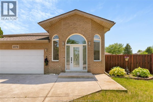 3pc Bathroom - 1078 Treverton, Windsor, ON N8P1S5 Photo 2