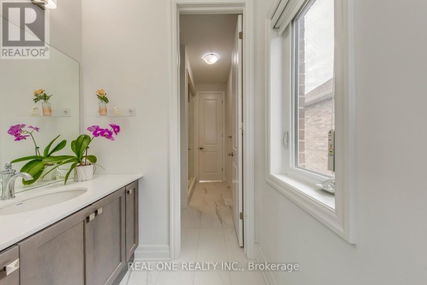 Great room - 1079 John Laird Circle, Oakville, ON L6H3R5 Photo 5