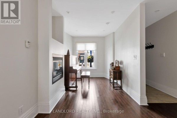 Bathroom - 107a Scollard Street, Toronto, ON M5R1G4 Photo 4