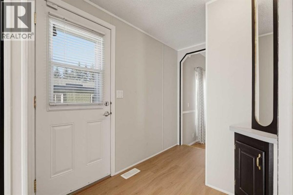 Kitchen - 108, 37543 England Way, Rural Red Deer County, AB T4S2C3 Photo 5