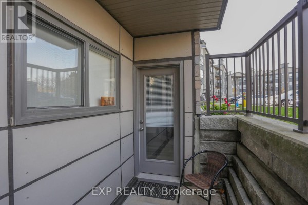 Living room - 108 - 1 Jacksway Crescent, London North, ON N5X3T5 Photo 3