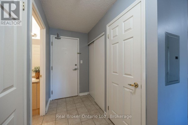 108 - 106 Aspen Springs Drive, Clarington, ON L1C5N7 Photo 5