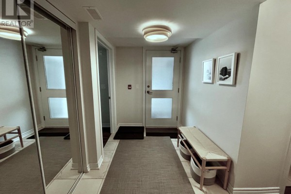 Entryway with mirrored closet, bench, and modern light fixture - 108 - 2 Cove Court, Collingwood