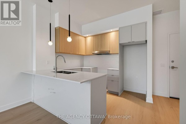 Bathroom - 108 - 3085 Riverside Drive, Ottawa, ON K1V9R2 Photo 5
