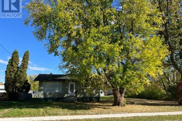 Kitchen - 108-106 Third Street, Rainy River, ON P0W1L0 Photo 2