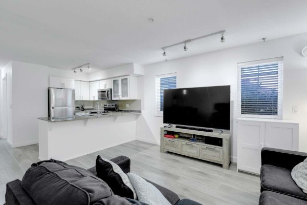 108 13958 108 Avenue, Surrey, BC V3T0B4 Photo 2