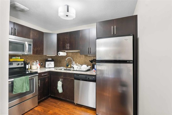 Living room - 108 180 Beliveau Road, Winnipeg, MB R2M1T1 Photo 4