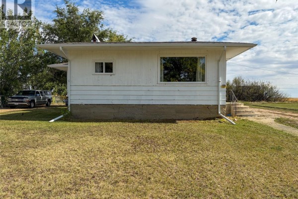 Kitchen/Dining room - 108 1st Street E, Climax, SK S0N0N0 Photo 2