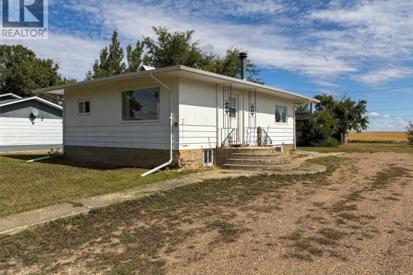 Bedroom - 108 1st Street E, Climax, SK S0N0N0 Photo 3