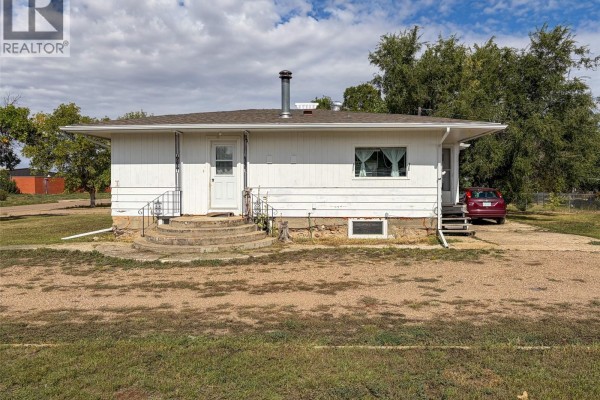 Bedroom - 108 1st Street E, Climax, SK S0N0N0 Photo 4
