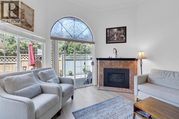 108 216 E 6th Street, North Vancouver, BC V7L1P5 Photo 4