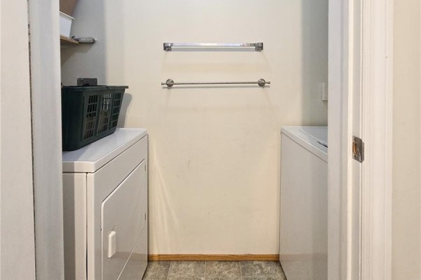 3pc Bathroom - 108 2931 Harding Street, Regina, SK S4R1A6 Photo 4