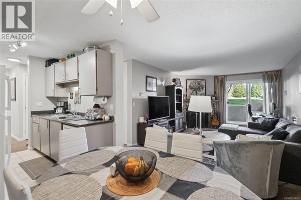 Living room - 108 3270 Ross Rd, Nanaimo, BC V9T5J1 Photo 2