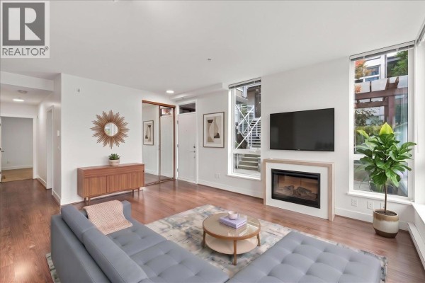 108 735 W 15th Street, North Vancouver, BC V7M0B8 Photo 4